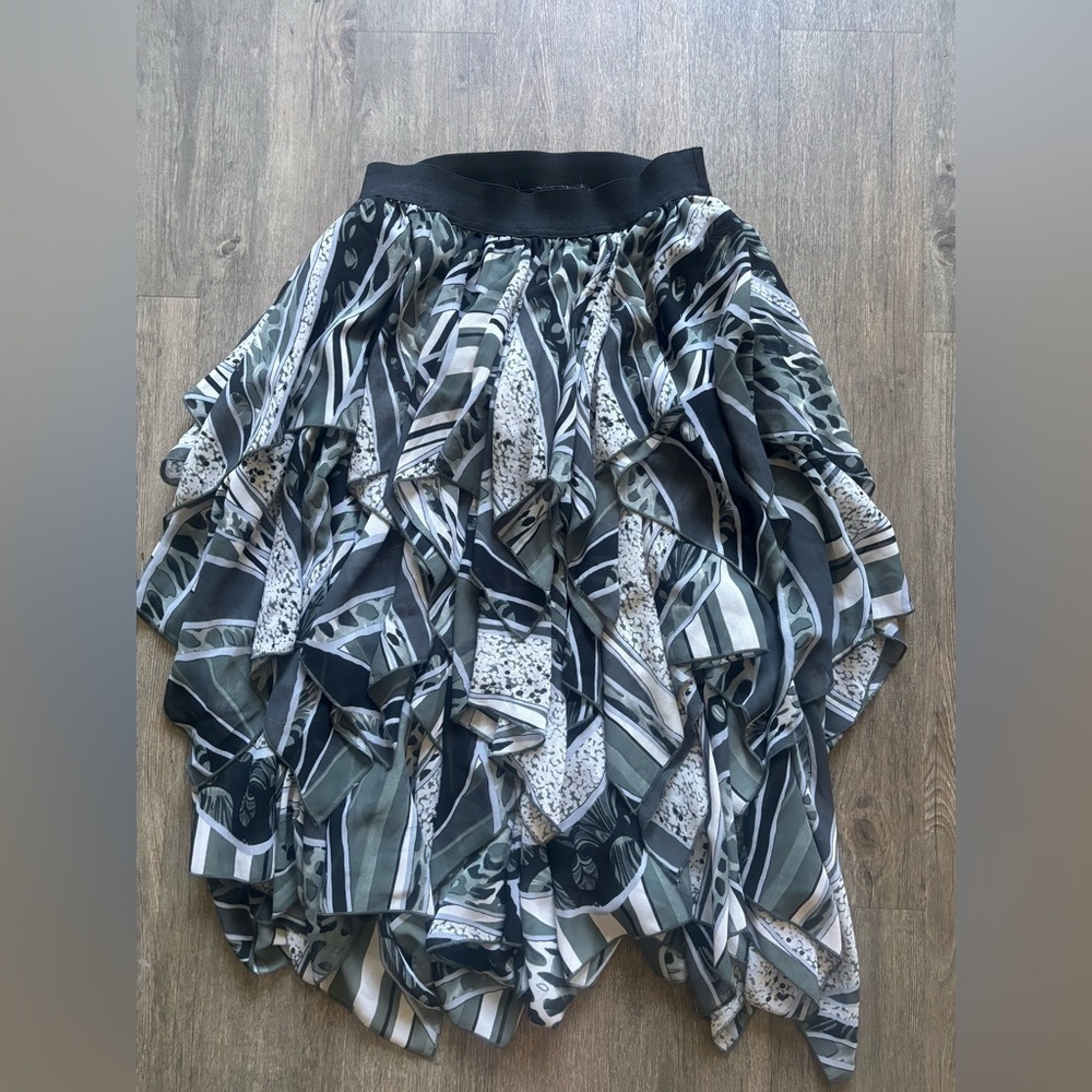 The Pyramid Collection Silver Asymmetrical Bubble Skirt